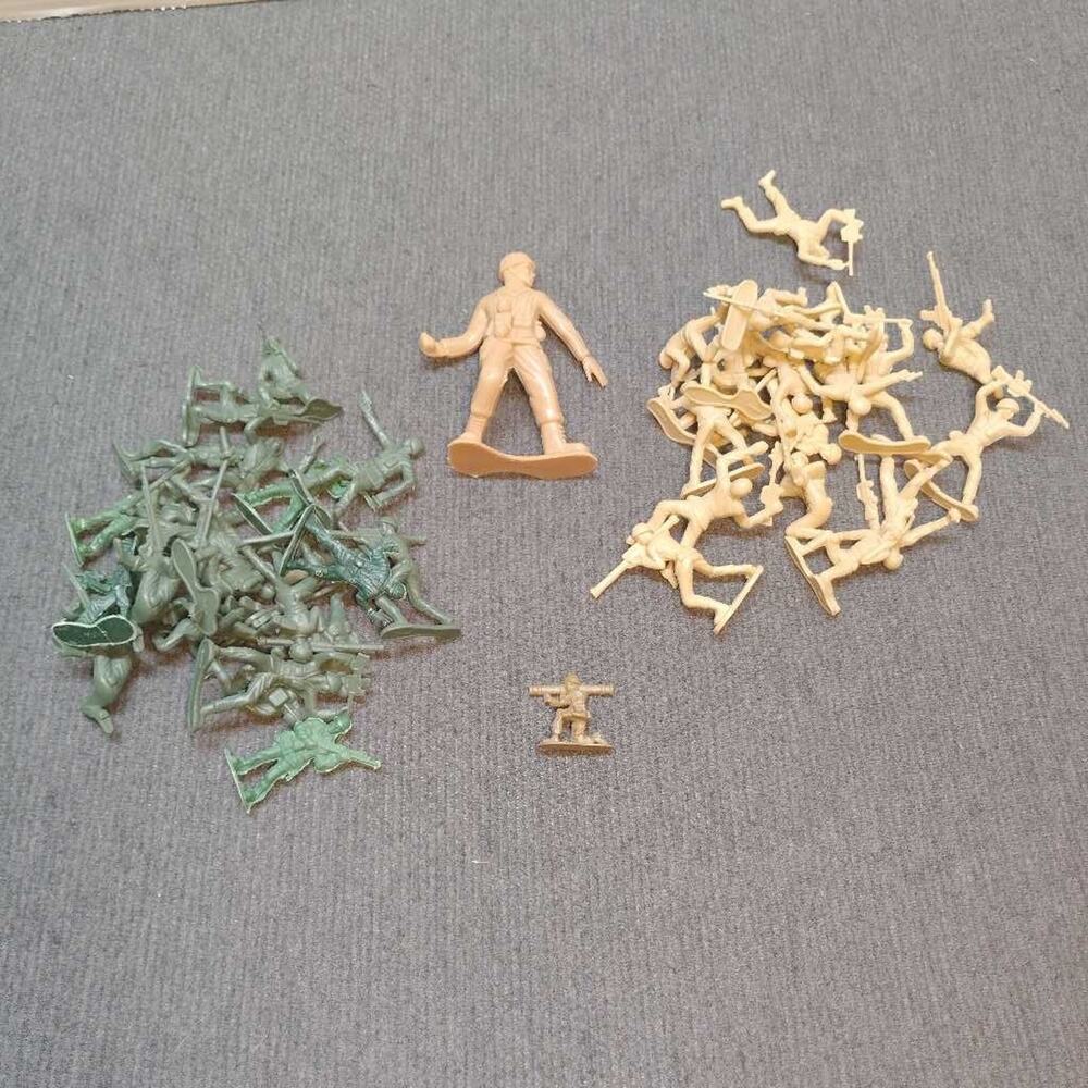 Vintage Army Men Toy Soldiers Lot Green Tan Plastic Military Figures Set